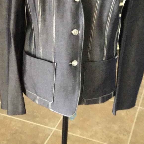 Kenzo Jeans vintage blazer, see closeup of small hole on back, size 44 - Picture 5 of 11